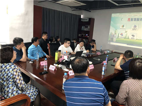 哈爾濱市香坊區(qū)政府領(lǐng)導(dǎo)一行11人蒞臨我公司參觀考察